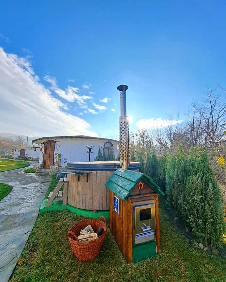 Satul Cu Flori Hotel Buzău Eksteriør billede
