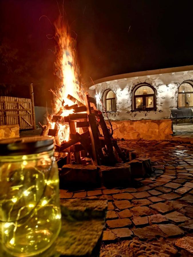 Satul Cu Flori Hotel Buzău Eksteriør billede